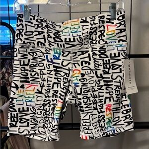 😍NWT-Athleta Women's Graphic Text Bike Shorts - Size Large